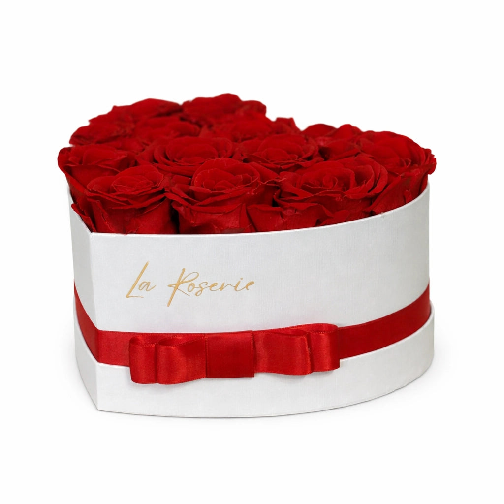 13 szál vörös örökrózsa fehér szív dobozban