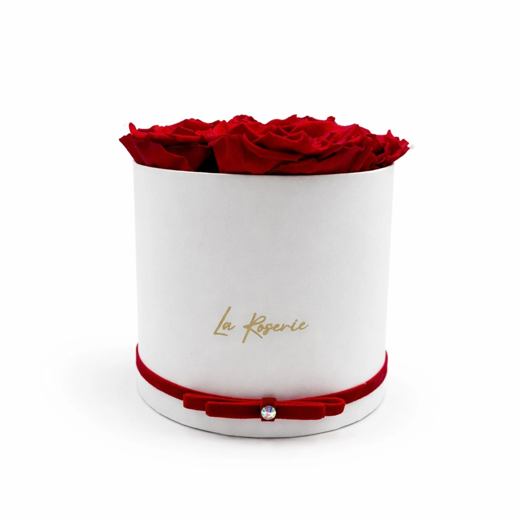 6 szál vörös örökrózsa fehér kalapdobozban