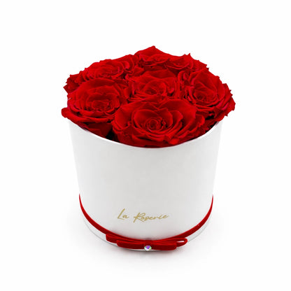 6 szál vörös örökrózsa fehér kalapdobozban