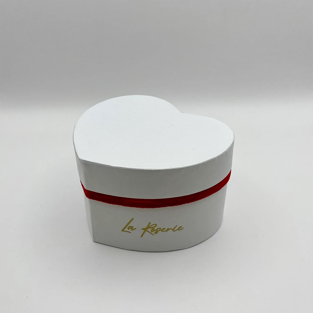 6 mini vörös örökrózsa szív dobozban