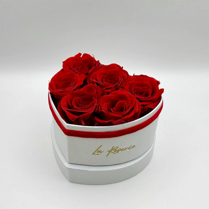 örökrózsák szív dobozban