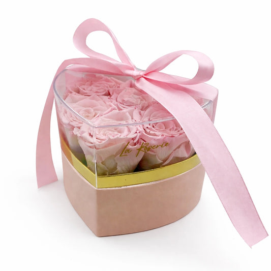6 szál rózsaszín örökrózsa szív alakú dobozban