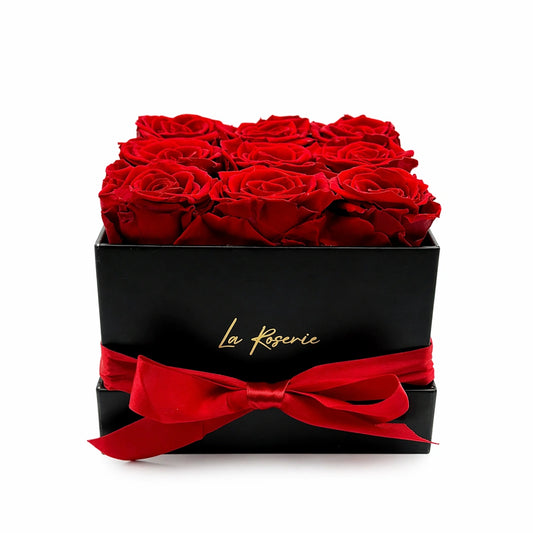 9 vörös örök rózsa fekete kocka dobozban