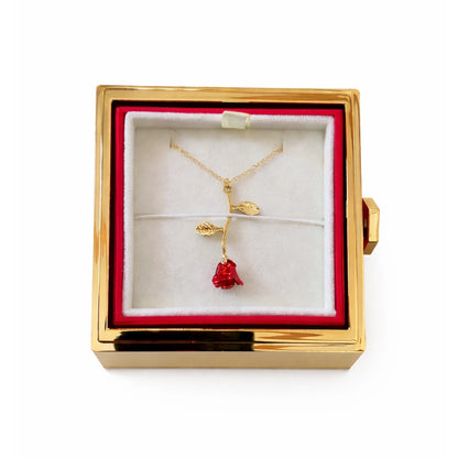 örök rózsa nyaklánccal