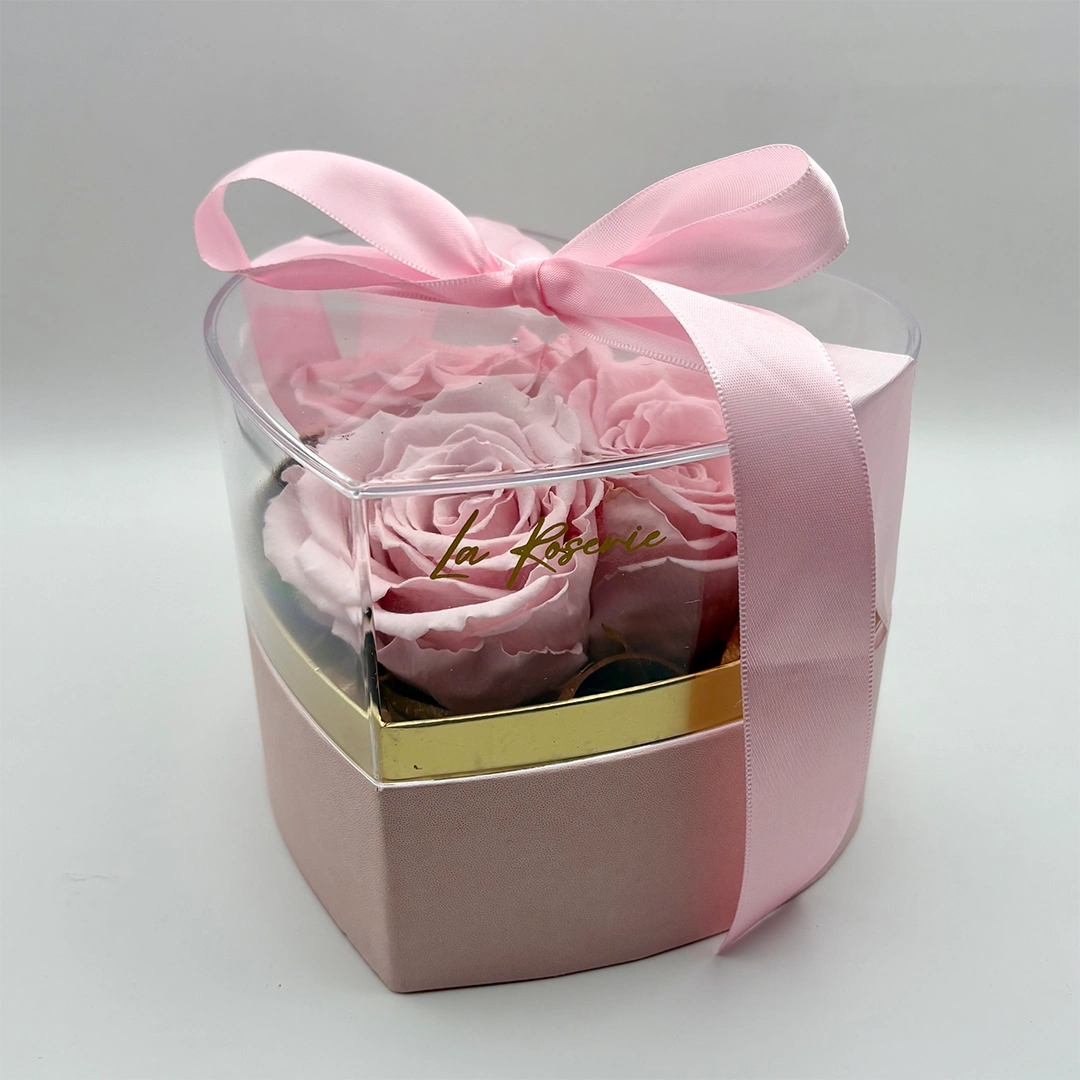 rózsaszín örök rózsa szív alakú dobozban