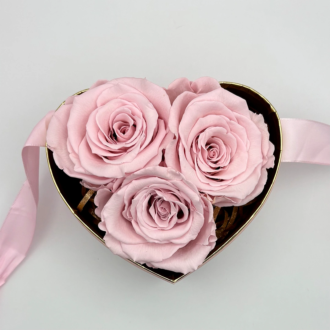 rózsaszín örök rózsa szív alakú dobozban