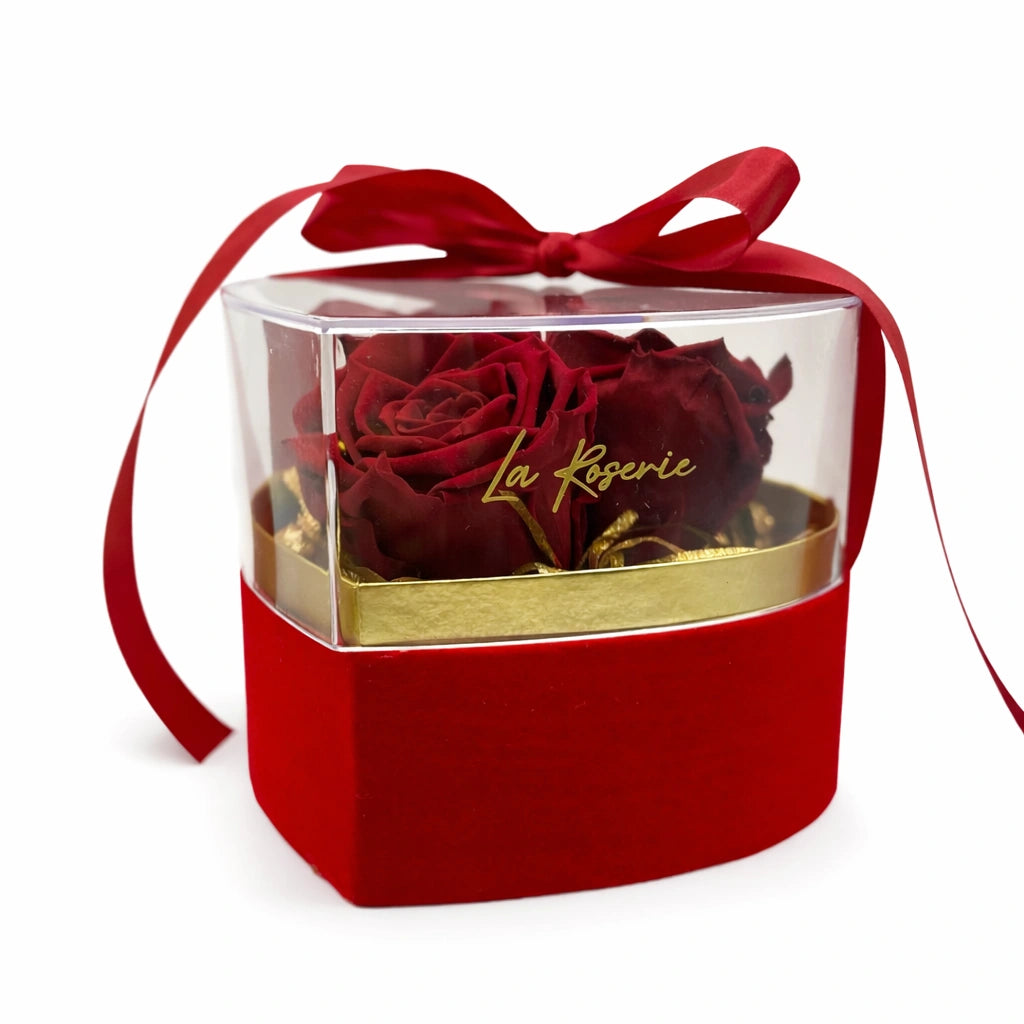 vörös örökrózsák szív alakú bársony dobozban