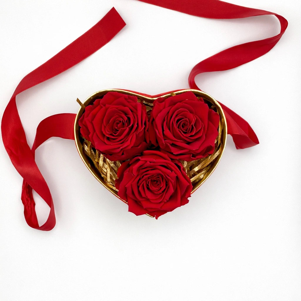 vörös örökrózsák szív alakú bársony dobozban